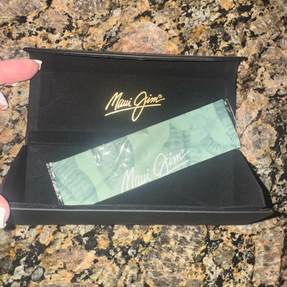 Maui Jim Black Sunglasses Case with cloth